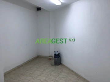 Loja para Venda em Pontinha e Famões