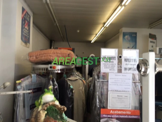 Loja para Venda em Pontinha e Famões Foto 2