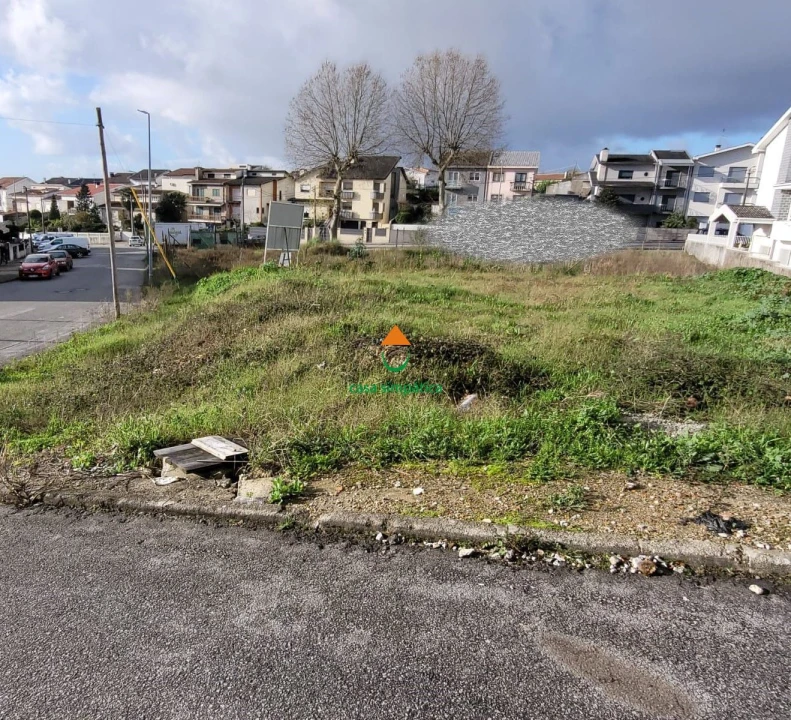 Terreno para Venda em Fânzeres e São Pedro da Cova Foto 2