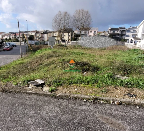 Terreno para Venda em Fânzeres e São Pedro da Cova Foto 2