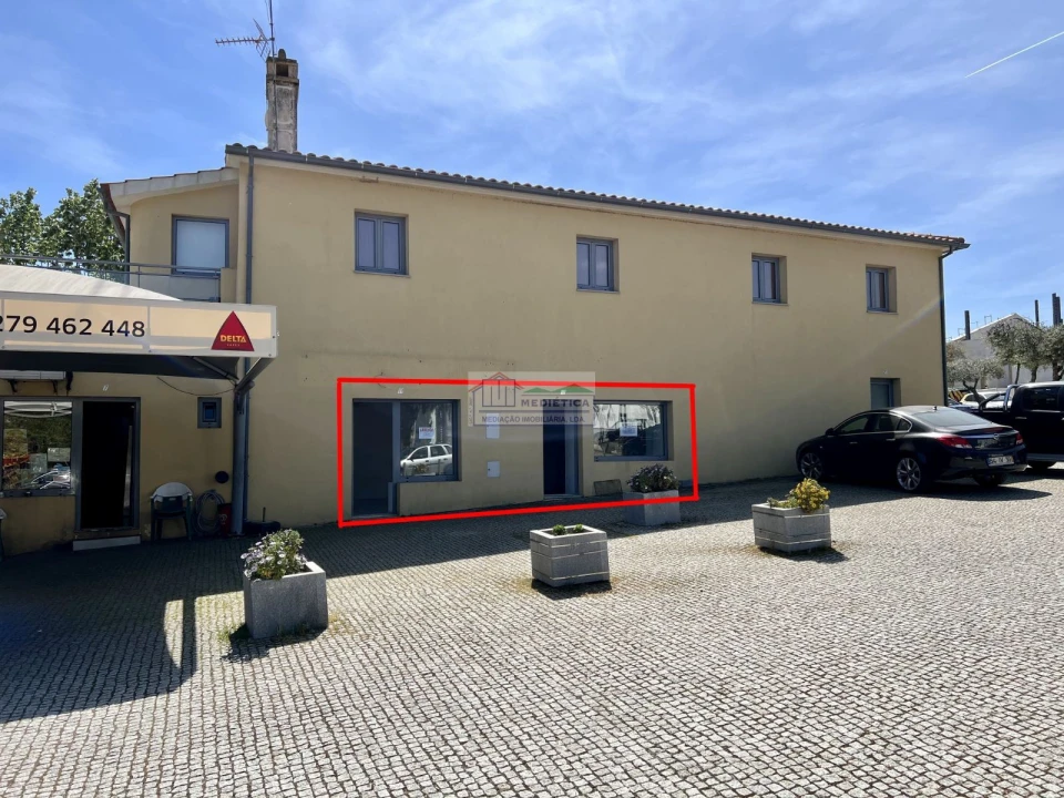 Loja para Arrendamento em Alfandega da Fe Foto 1