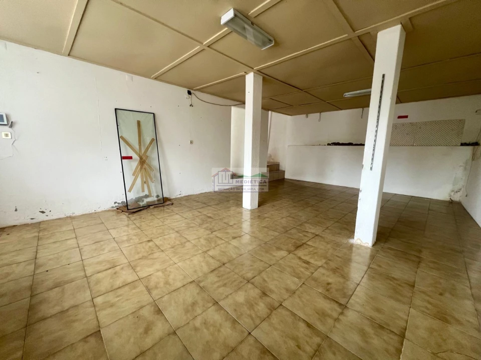 Loja para Arrendamento em Alfandega da Fe Foto 11