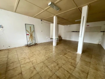 Loja para Arrendamento em Alfandega da Fe