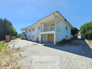 Moradia T6 para Venda em Travanca