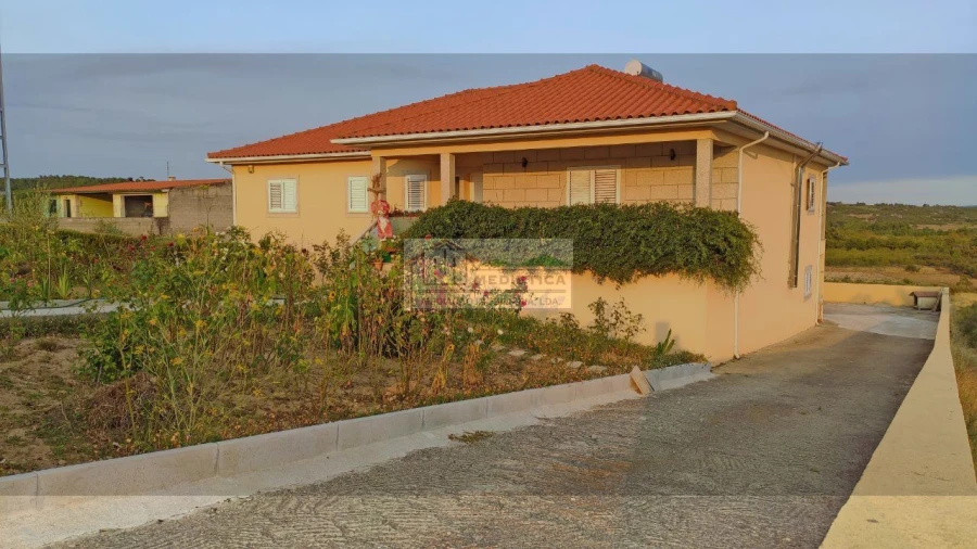 Moradia T3 para Venda em Ervões Foto 2