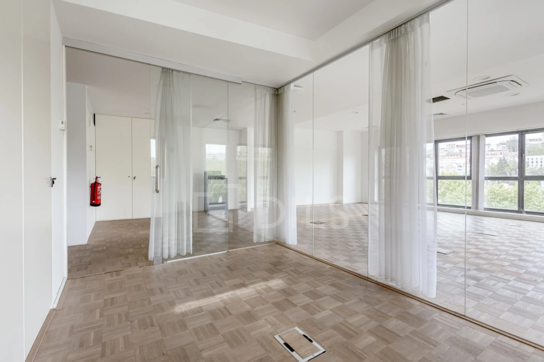 Escritório para Arrendamento em Santo António Foto 7