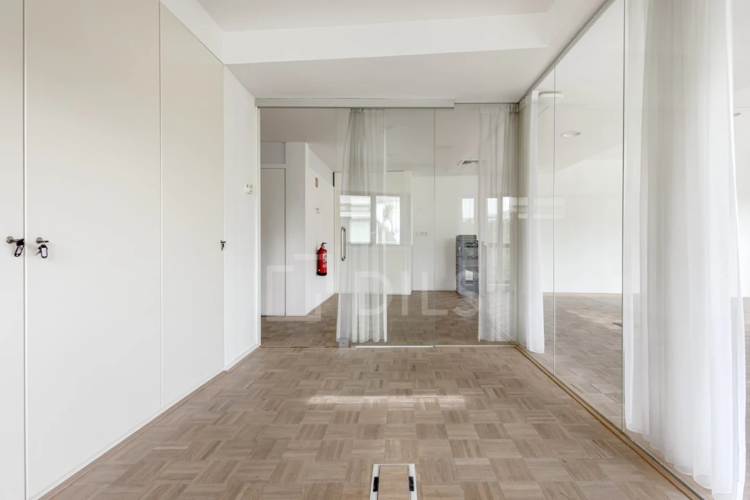 Escritório para Arrendamento em Santo António Foto 8