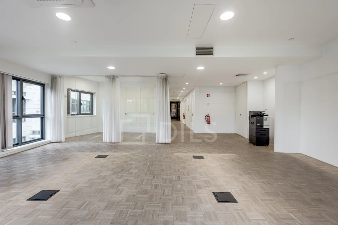 Escritório para Arrendamento em Santo António Foto 9