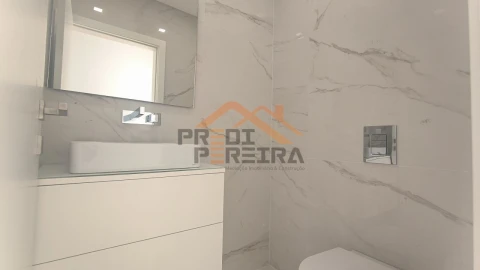 Apartamento T5 para Venda em Loures
