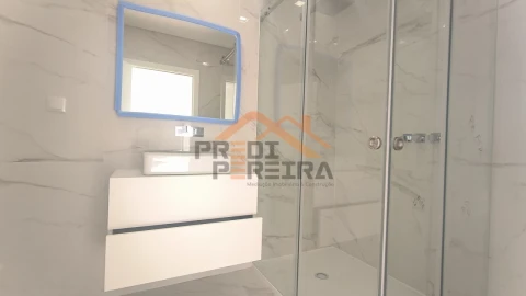 Apartamento T5 para Venda em Loures