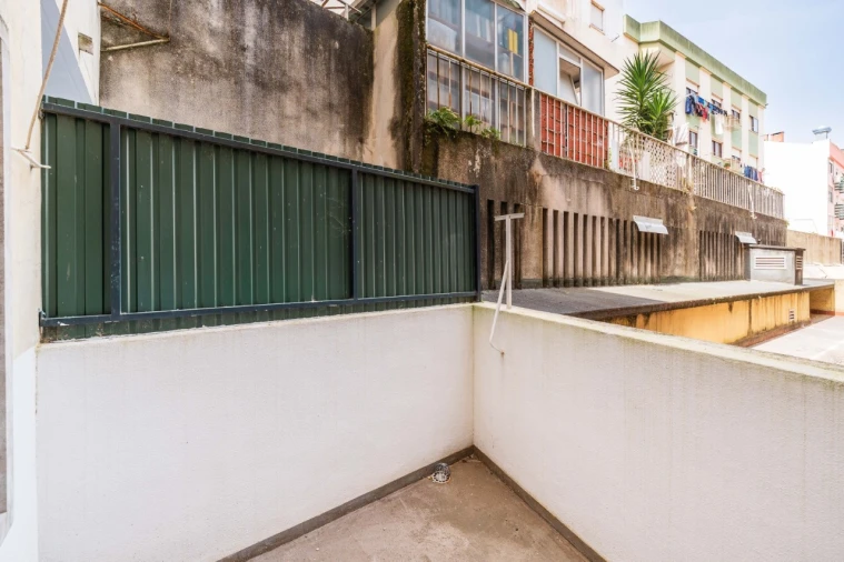 Apartamento T2 para Venda em Venteira Foto 24
