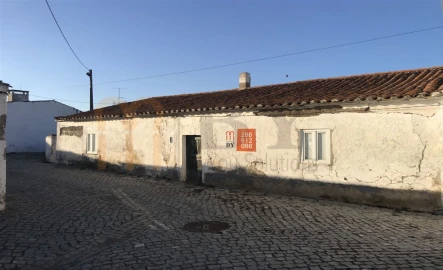 Moradia para Venda em São João dos Caldeireiros