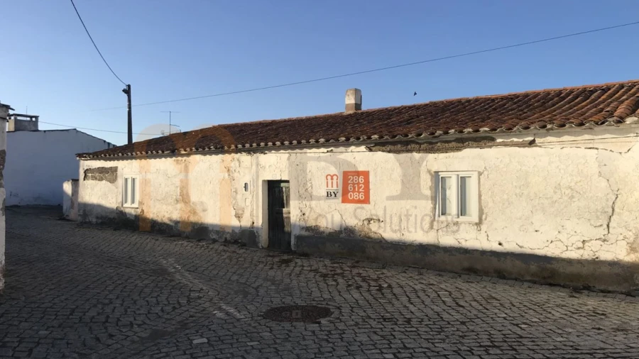 Moradia para Venda em São João dos Caldeireiros