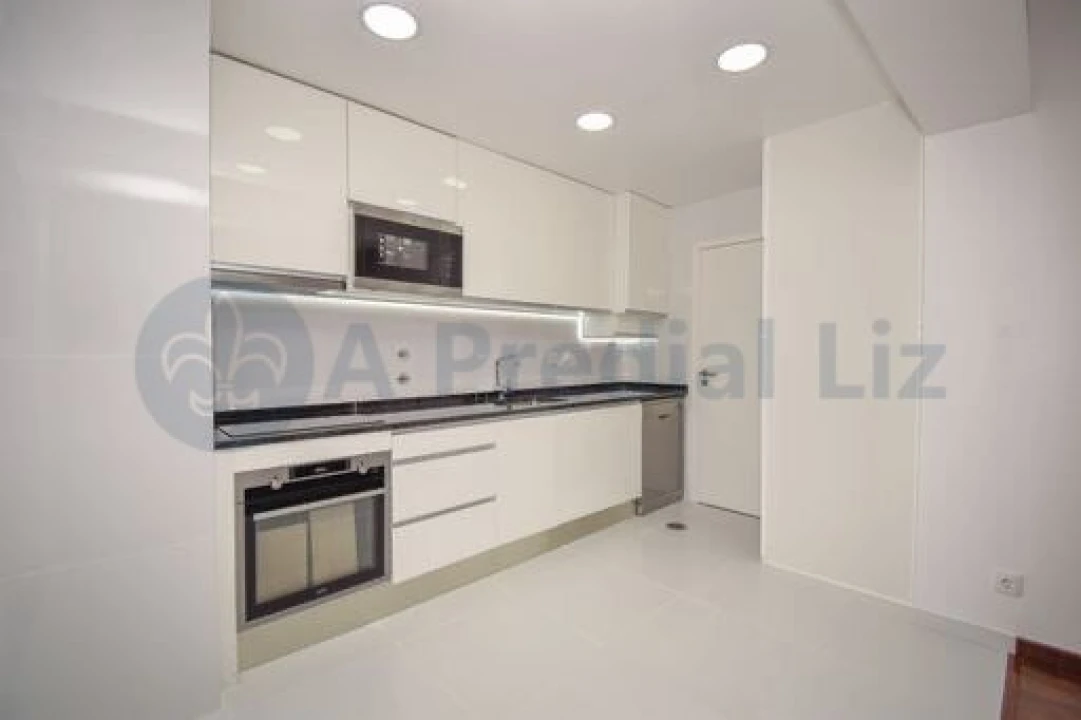 Apartamento T3 para Venda em Areeiro Foto 1