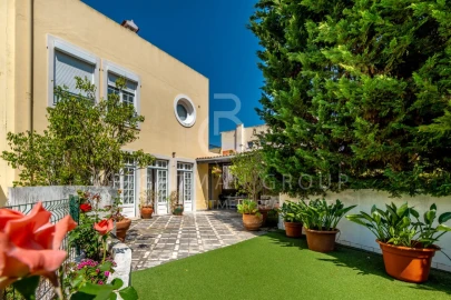 Moradia T5 para Venda em Carcavelos e Parede