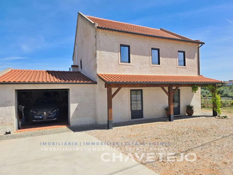 Moradia T3 para Venda em Chãos Foto 1