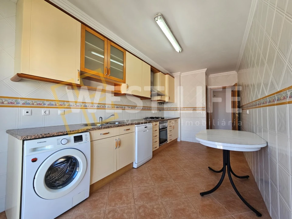 Apartamento T2 para Venda em Venda do Pinheiro e Santo Estêvão das Galés Foto 1