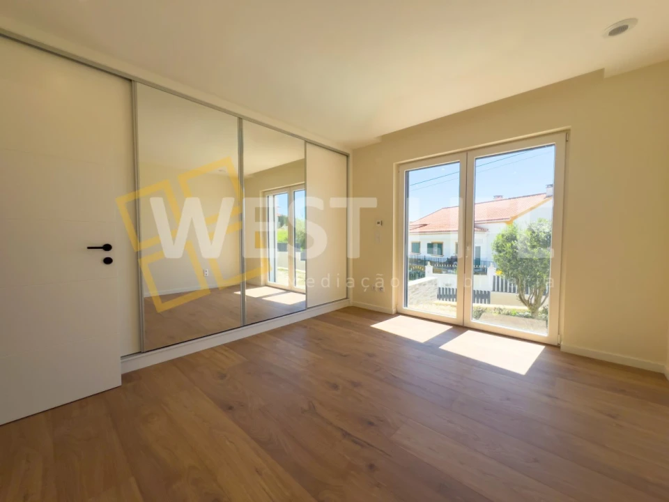 Moradia T4 para Venda em Silveira Foto 11