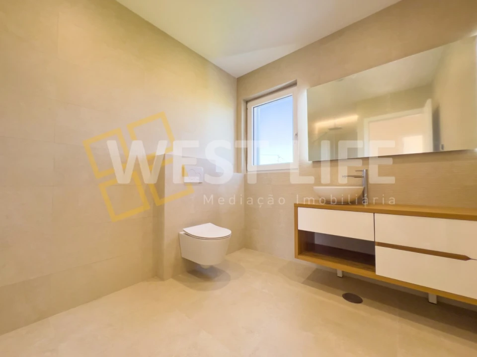 Moradia T4 para Venda em Silveira Foto 18