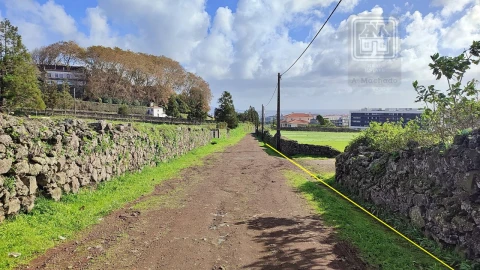 Terreno para Venda em Ponta Delgada (São Sebastião)
