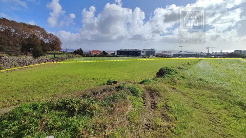 Terreno para Venda em Ponta Delgada (São Sebastião)