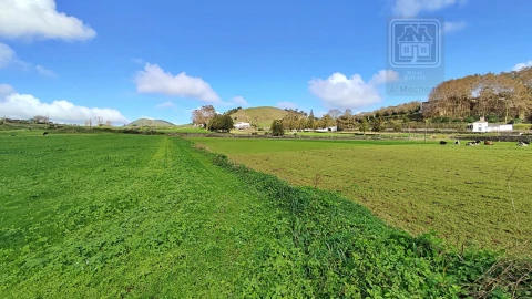 Terreno para Venda em Ponta Delgada (São Sebastião)