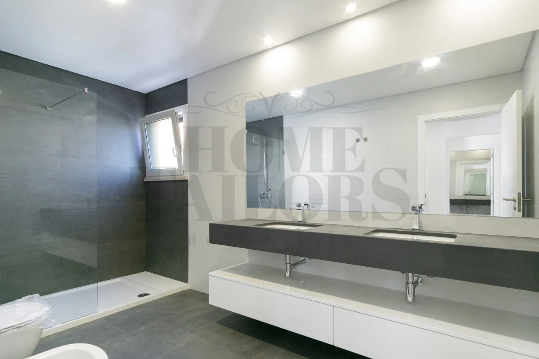 Moradia T4 para Venda em Costa da Caparica Foto 25