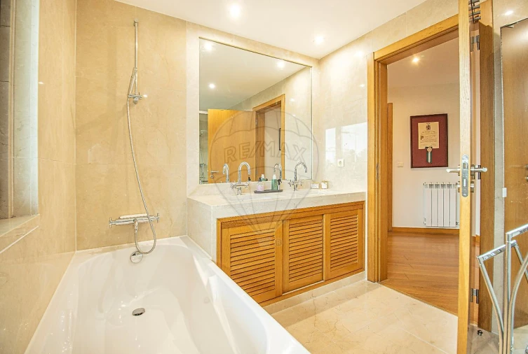 Apartamento T5 para Venda em Lumiar Foto 38