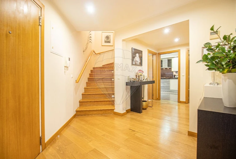 Apartamento T5 para Venda em Lumiar Foto 19
