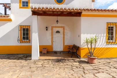 Moradia T7 para Venda em São Teotónio