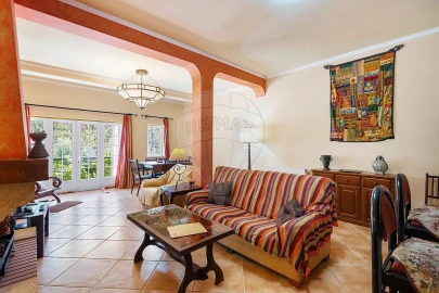 Moradia T7 para Venda em São Teotónio