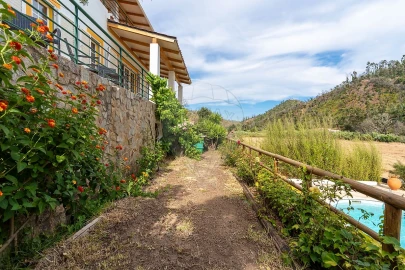 Moradia T7 para Venda em São Teotónio