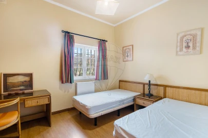 Moradia T7 para Venda em São Teotónio