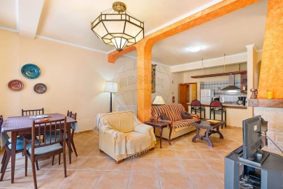 Moradia T7 para Venda em São Teotónio