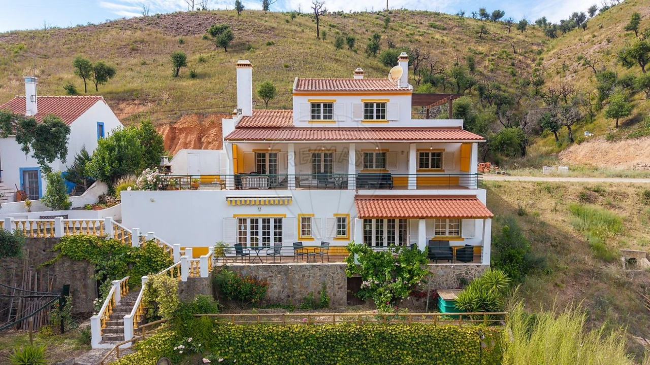 Moradia T7 para Venda em São Teotónio Foto 1