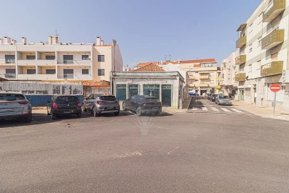 Moradia T3 para Venda em Baixa da Banheira e Vale da Amoreira