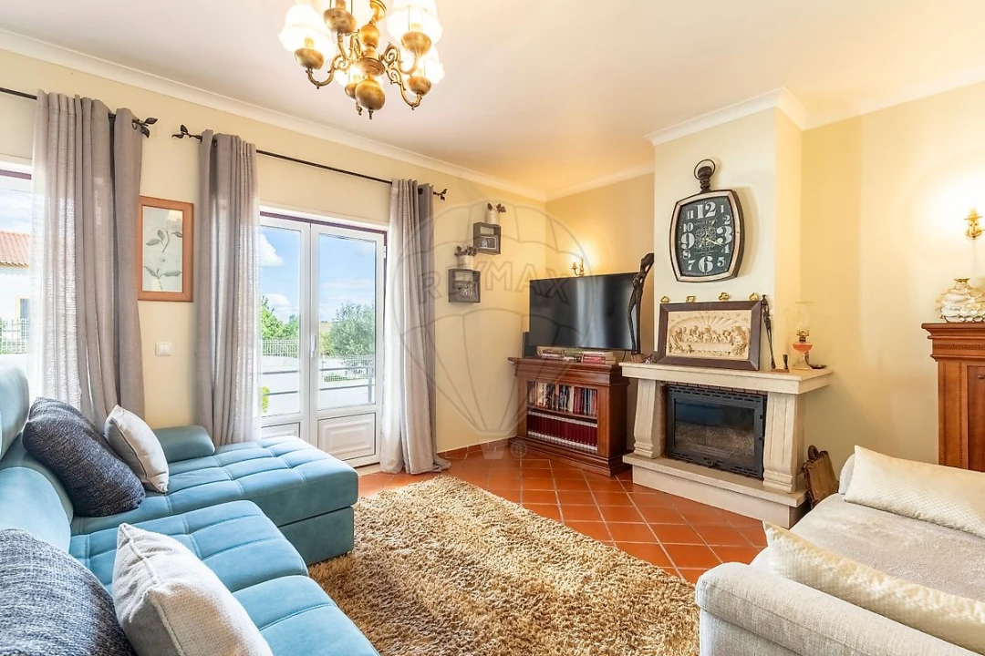 Moradia T5 para Venda em Carvoeira e Carmões Foto 3