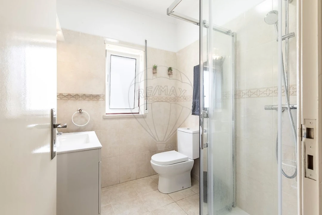 Moradia T5 para Venda em Carvoeira e Carmões Foto 11