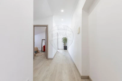 Moradia T5 para Venda em Carvoeira e Carmões