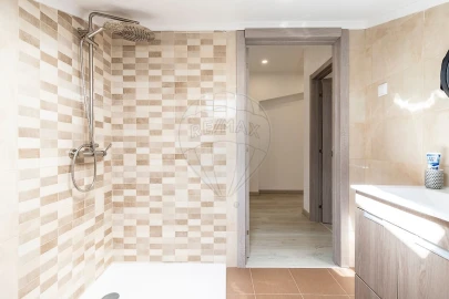 Moradia T5 para Venda em Carvoeira e Carmões