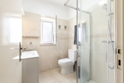 Moradia T5 para Venda em Carvoeira e Carmões