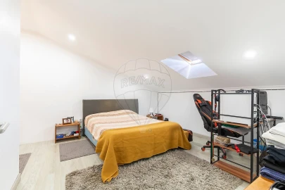 Moradia T5 para Venda em Carvoeira e Carmões