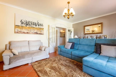 Moradia T5 para Venda em Carvoeira e Carmões