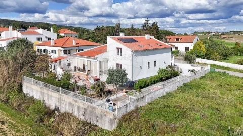 Moradia T5 para Venda em Carvoeira e Carmões