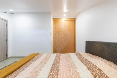 Moradia T5 para Venda em Carvoeira e Carmões