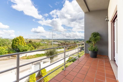 Moradia T5 para Venda em Carvoeira e Carmões