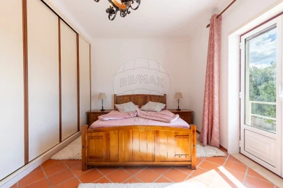 Moradia T5 para Venda em Carvoeira e Carmões