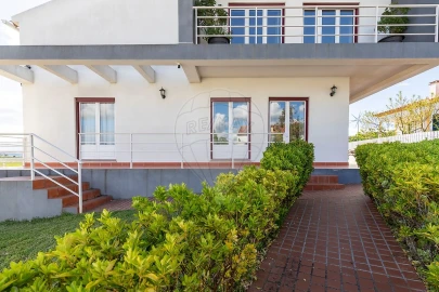 Moradia T5 para Venda em Carvoeira e Carmões