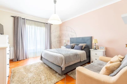 Moradia T5 para Venda em Carvoeira e Carmões