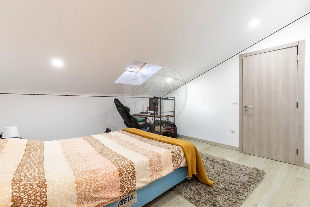 Moradia T5 para Venda em Carvoeira e Carmões Foto 30